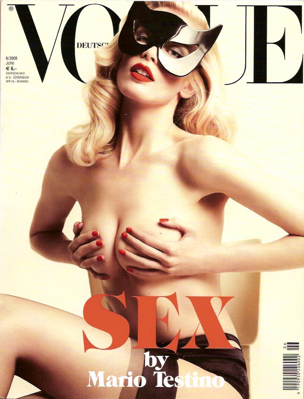 the90ssupermodels:  Claudia Schiffer, Vogue Germany June 2008 by Mario Testino