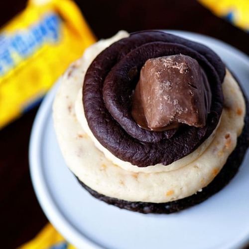 ugly–cupcakes:Dark Chocolate Butterfinger Cupcakes