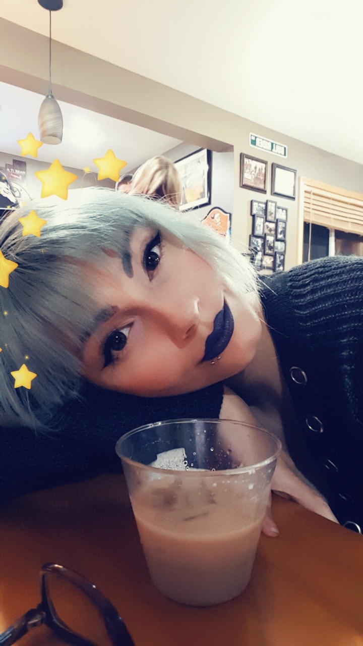 kattastrophic-fae:  Buzzed fae is silly and happy.