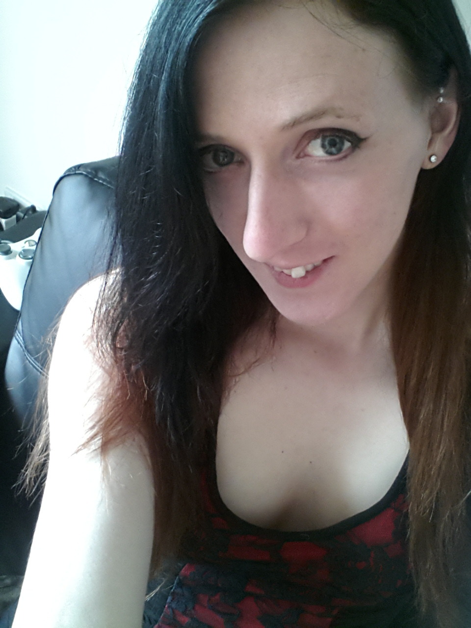 intotheinfinityofthots:  djenjames:  I’m still around! Finished another month of