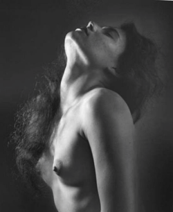 kvetchlandia:  Ruth Bernhard     Neck Study