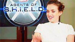 jemzsimmons:jemma simmons appreciation week ♥ day seven: (ﾉ◕‿◕)ﾉ*:･ﾟ✧*:･ﾟ✧ precious princess Elizabe