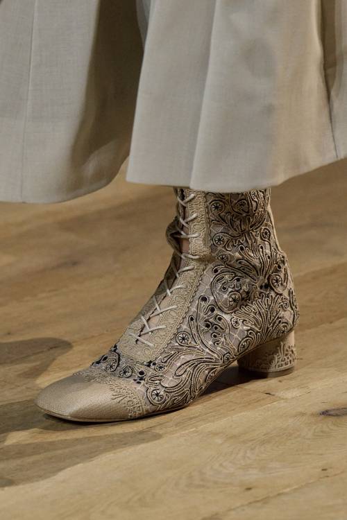 themakeupbrush:Shoes at Dior Fall 2022 Couture