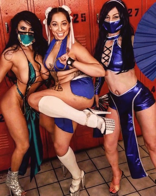 XXX stripper-locker-room:https://www.instagram.com/kimmie_jade/ photo