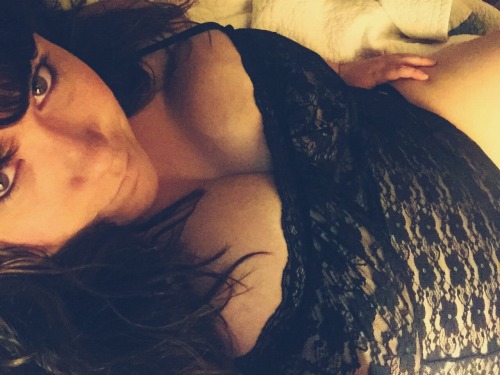 tangledandbent:  Lacy evenings and patient dreams.