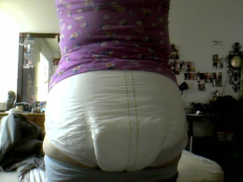 ilikediaperedwomen:  Diaper Closes Ups 