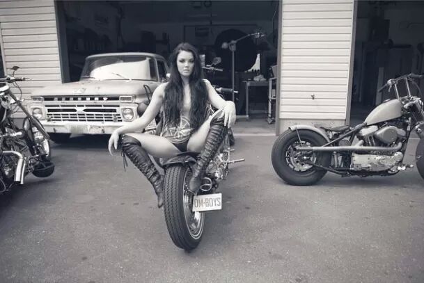 biker-babes:  .