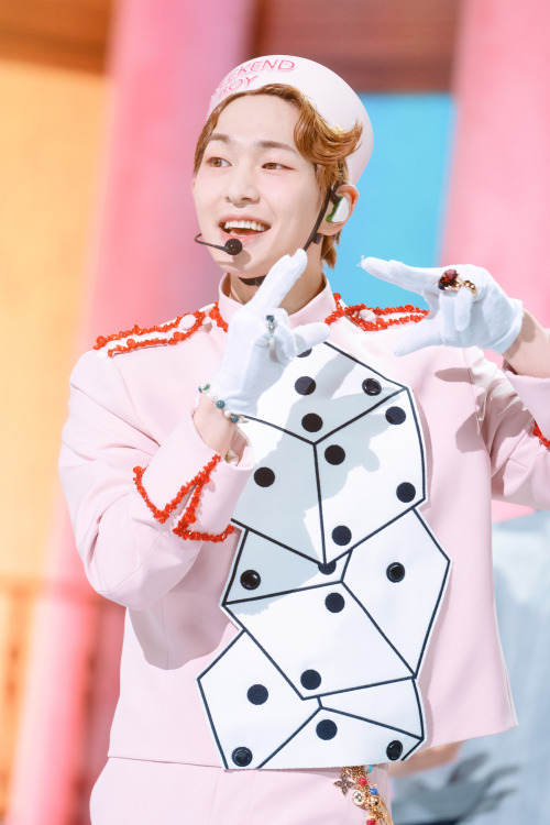 [220417] Onew @ SBS InkigayoCredit: SBS 인기가요 