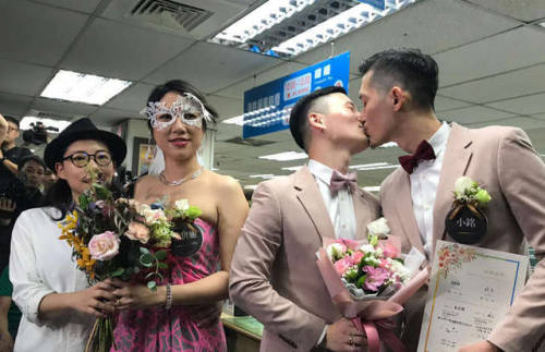 shiroisasori: Today is the first day of same-sex marriage in Taiwan. It’s the first Asian coun