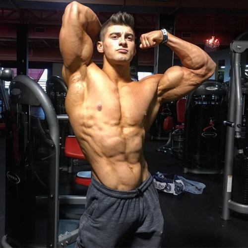 beautifulyoungmuscle:Chris Pazienti: instant erection for this tiny-waisted, broodingly handsome muscle beauty