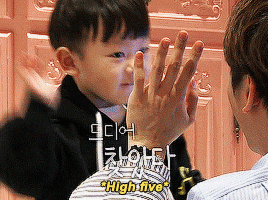 shineetho:Daebak’s cute search for Minho 
