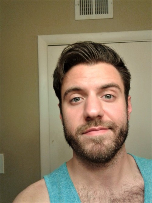 humanmonsterunicorn:taking a break from the stress of the day