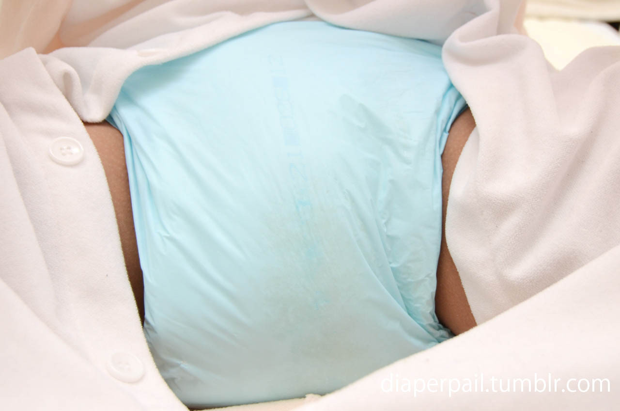 paddedinjapan:  liljennie:  diaperpail:  Itâ€™s a bit wet (â‰§â–½â‰¦)