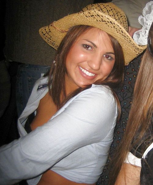 More nip slips and pussy slips pics at http://pussyslip.tumblr.com/