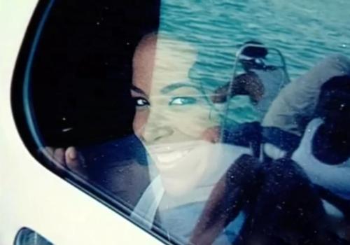 cherryz-pkidz:  hisonemistake:   doughbvy:  Hours before da plane crash.. There’s somethin about this picture dat gets me teary eyed just cause it was not her time to go & her smile in this picture proves how happy she was honestly. It’s just