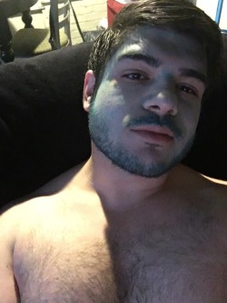 sixfootsix:i have a face mask on and my chest