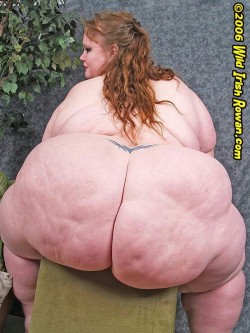 conan77world:  atldirtybirdsfan:  vaboi82:  #ssbbw #biglegs #bigass #ass #fat #cankles #widehips  Obviously I want her farts  Hooooooooooooooooooooo YEAH , ROWAN Fat Ass , I Like ……. 