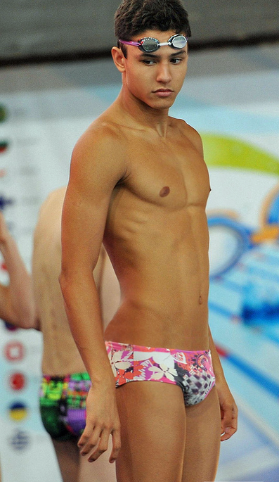 greenspeedos:  wear something pretty