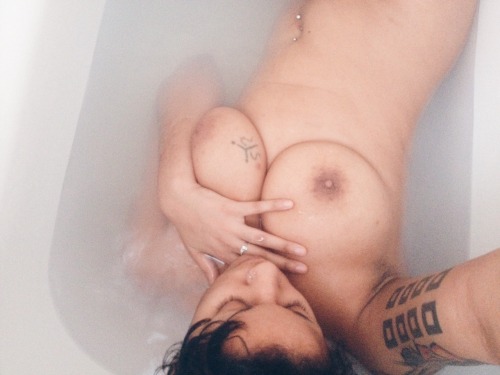 filthygood:Soaking the week’s bruises away,Sunday is a good self care day.