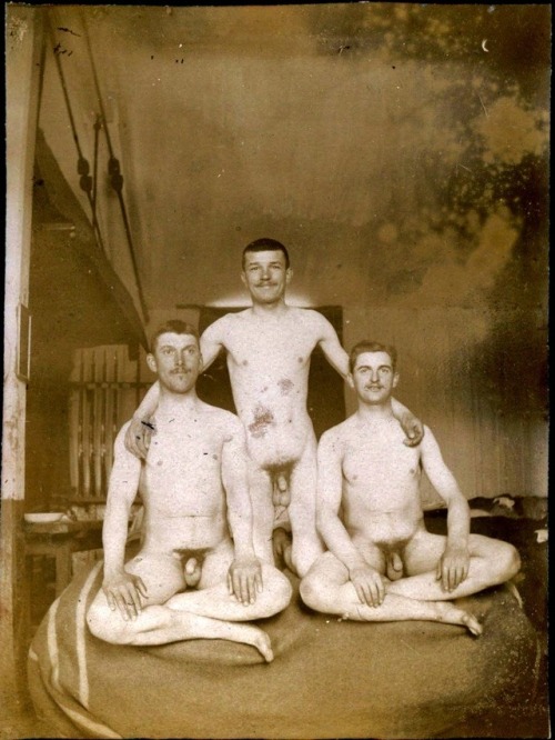 vintagemaleeroticapart2: Unknown models .1910s  털이 없네요&hellip;