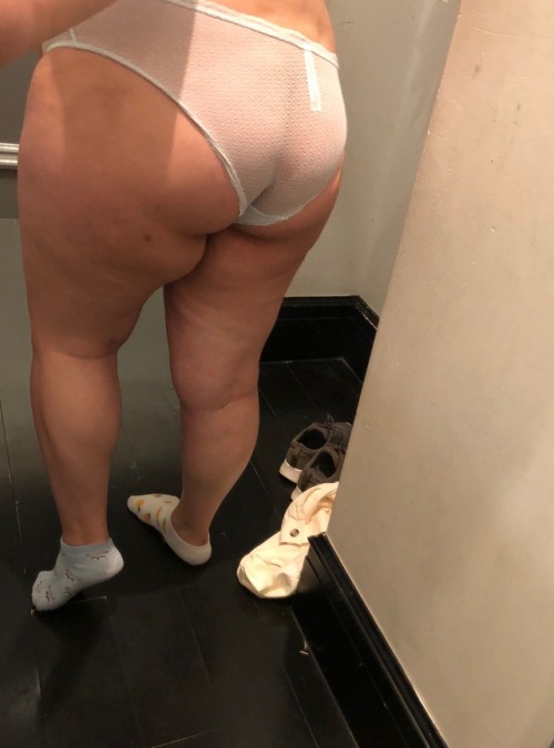 poccharifeedee: Fitting room chronicles