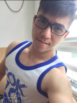 jackd-myx:  Nerdy hunky in singlet - jackd-myx