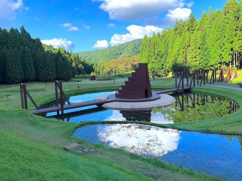 室生山上公園芸術の森 [ 奈良県宇陀市 ] Murou Art Forest, Uda, Nara の写真・記事を更新しました。 ーー環境彫刻の巨匠、ダニ・カラヴァン設計によるアートな公園は、棚田