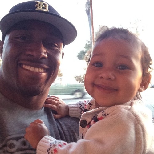 prettyfuckingepic:  securelyinsecure: Reggie Bush and daughter Briseis  .