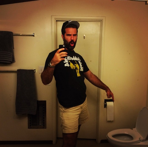 thewidowhowlapp:  rob delaney: hottest of hot dads/king of the mirror selfie 
