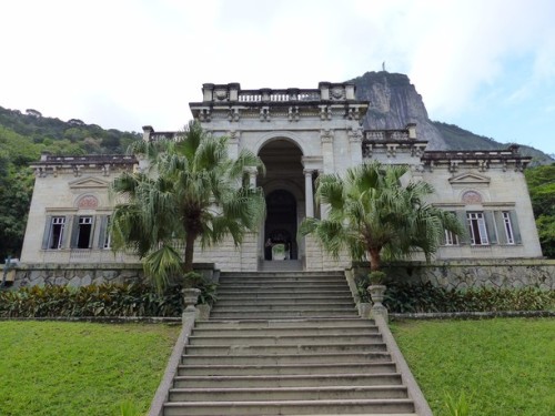 Parque Lage (in full “Parque Enrique Lage”) is a public park in the city of Rio de Janeiro, located in the Jardim Botânico neighborhood at the foot of the Corcovado.The atrium of the mansion with café.The land was formerly the residence