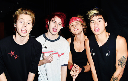 hotdamn5sos:  2014 American Music Awards porn pictures