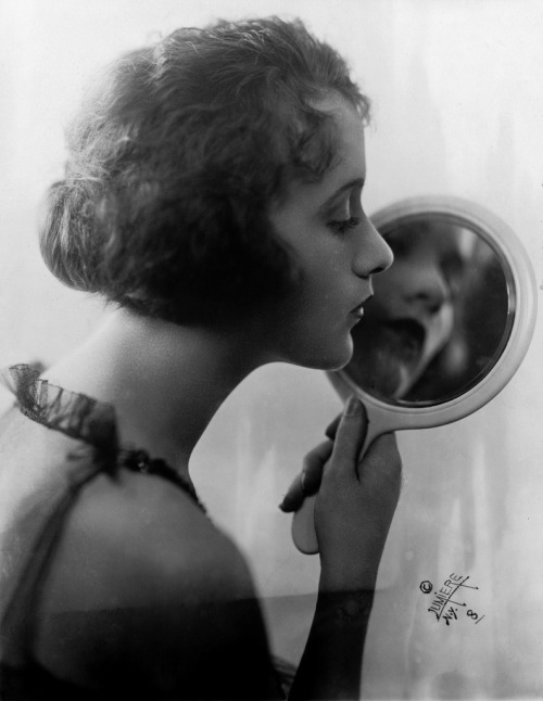 reminiscent-smile:  Constance Talmadge (1898 – 1973) 