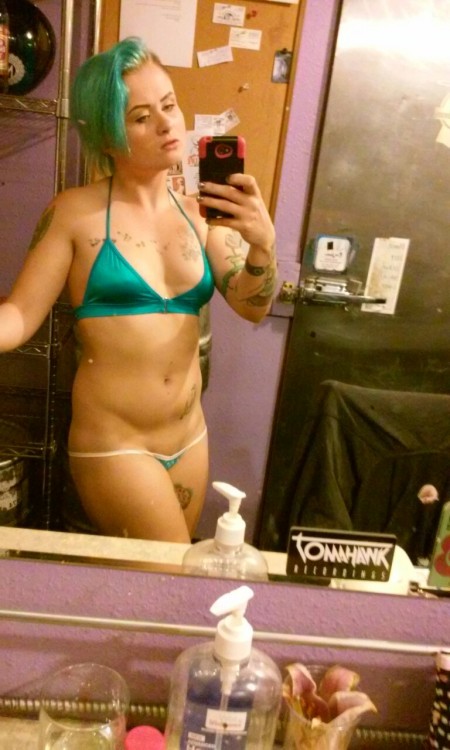 stripper-locker-room:  moonlit–dancer:  Turqoise day