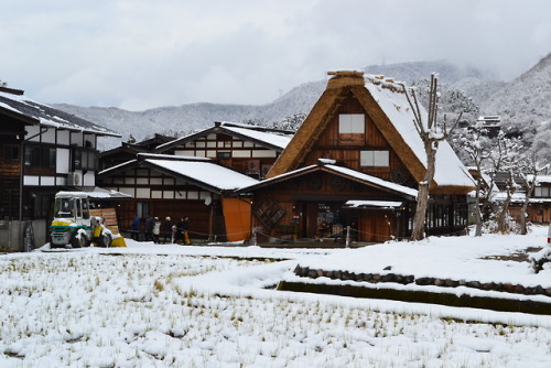 白川郷（岐阜県）Shirakawago (Gifu Prefecture)Deemed a UNESCO World Heritage Site in 1995, Shirakawago is a v