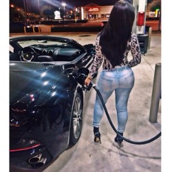 bombshellbootys:  Miracle Watts  PICTURE