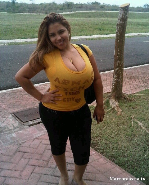 macromastiawonder:  Picture of big titty woman 