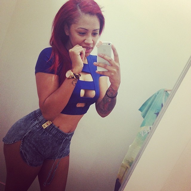 mividaebella:  mividaebella:  mividaebella:  EEh #selfie #bland  Reblogging  😁