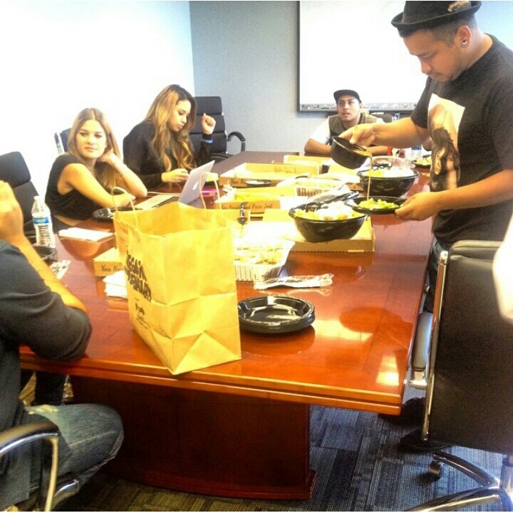 mizzjasminevillegasnewz:  Quick lunch with @JASMINEVILLEGAS! 