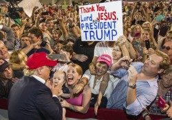 beerandbrujas:  ununawkward:  world-of-lang:  losangelesrams:  xleavenodoubt:  This is fucking terrifying to be entirely honest   They all look the same why!!!  white people is the same   Phew. I thought I saw a black person I almost had a heart attack.