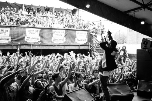 vansmusic:  Long Beach rapper and avid tweeter of all things NBA Vince Staples woke up SXSW as he spit rhymes off his recent debut Hell Can Wait. Known for his raw and emotional subject matter, Staples planted us right in the heart of the stories he told,