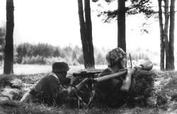 kruegerwaffen:  These are not German soldiers, but Finnish during the Battle of Tali-Ihantala in 1944.