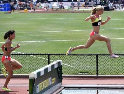 nicerunningday:  Emma Coburn and Stephanie