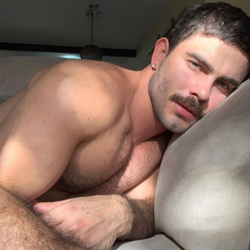 chicost: Come cuddle with daddy!