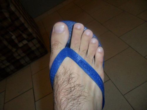 hairybarefootmen: A GREAT follower sent me a boatload of hot pics that almost all fit the niche of t