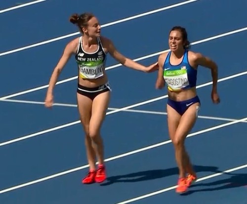 eat-play-read-run: Awesome moment from the Olympics this morning.  Nikki Hamblin of New Zealand goes