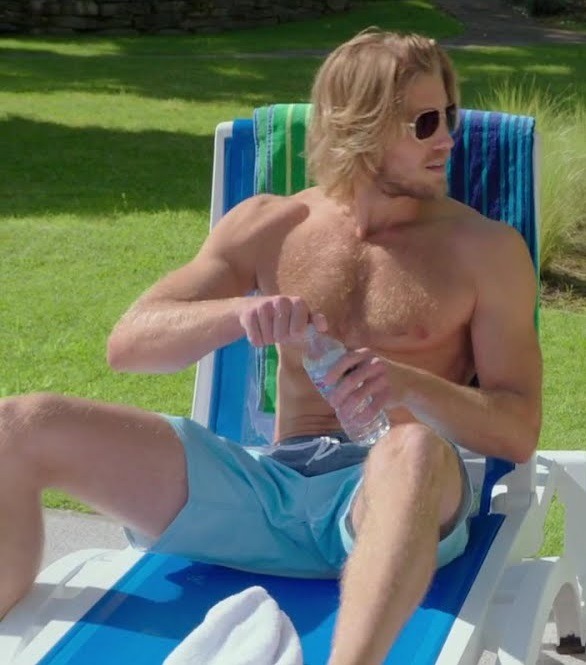 hotashellcelebmen:  More here :http://shirtlessmenontheblog.blogspot.fr/2017/09/matt-barr-shirtless.html