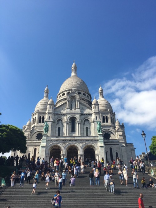 Sacre Coeur et Montmartre Guess who’s back in Paris? This girl!! Last year on my flight home 