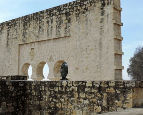 Muro con arcos moriscos, Medina Azahara, Córdoba, 2016.I suspect some of this has been reconstructed