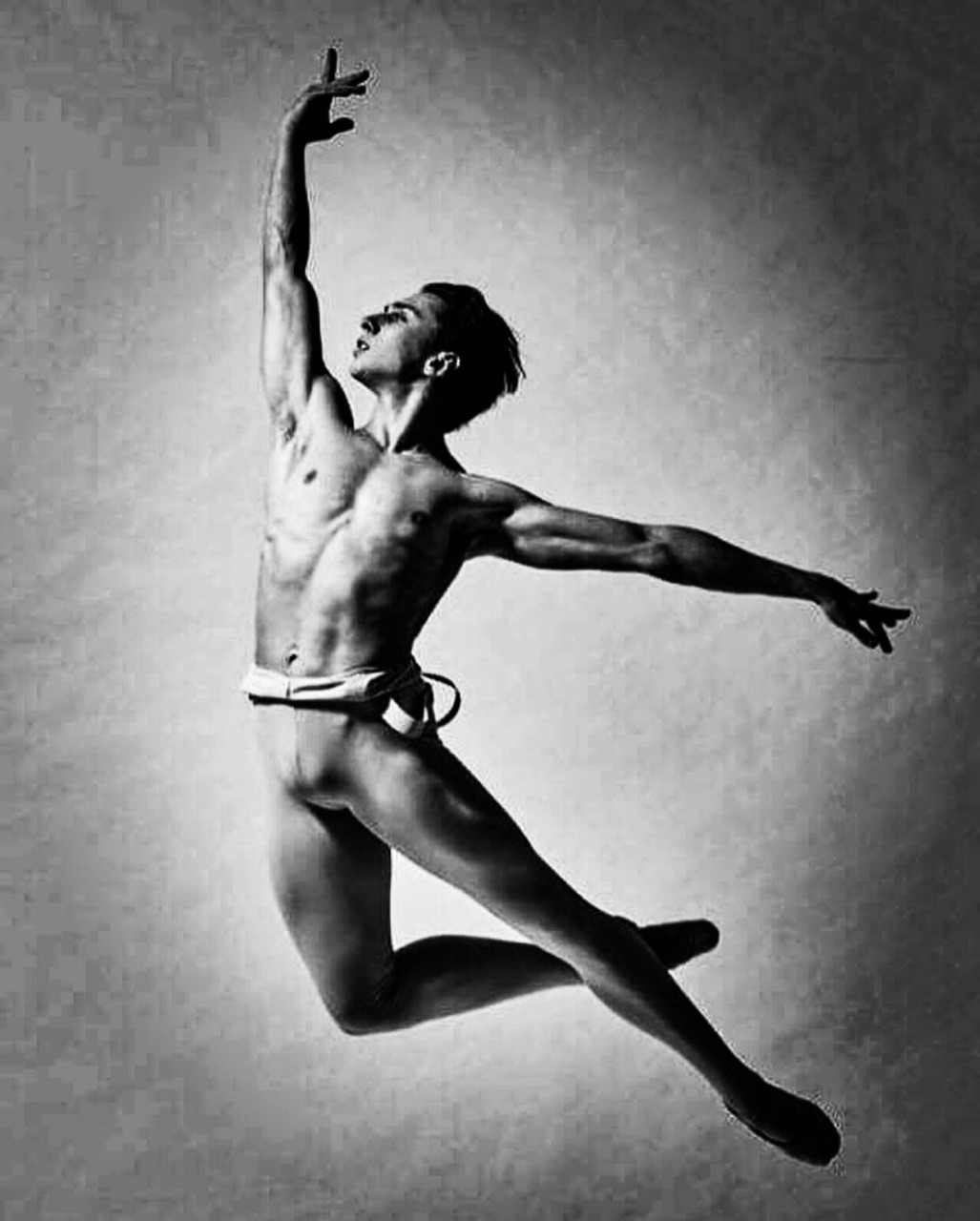pas-de-duhhh:  Cherevychko Denys principal dancer with Vienna State Ballet photographed