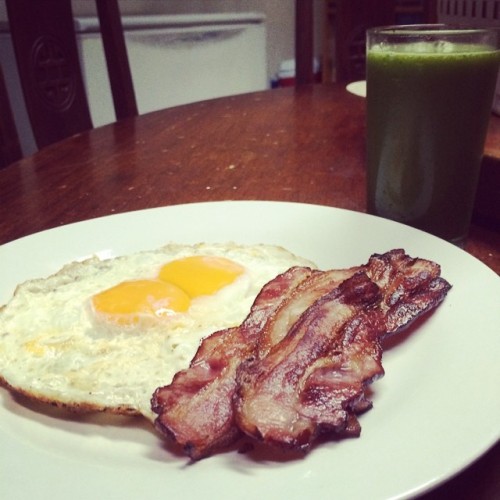 #nitratefree #organic #bacon #freerange #eggs in #baconfat and #vegetablejuice to start the day righ